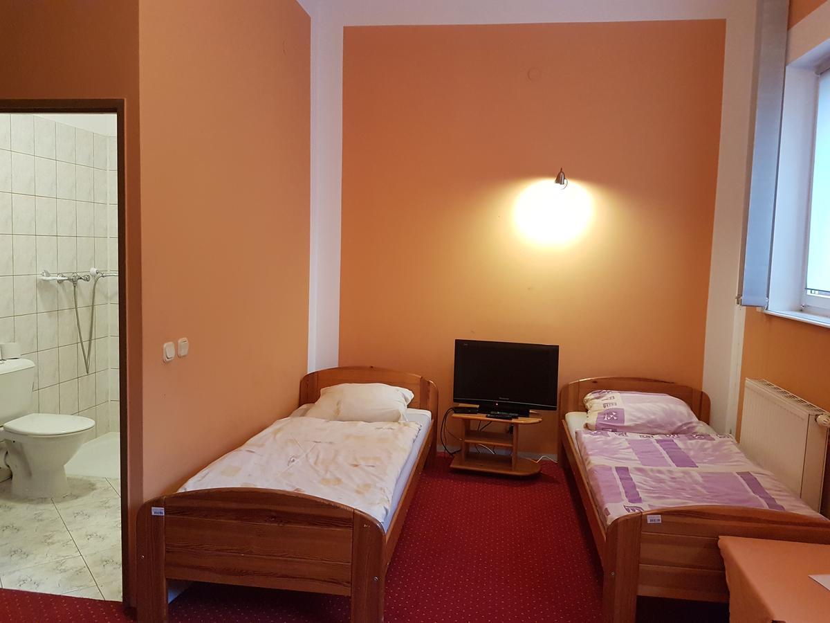 Chrobry Hotel Szprotawa ภายนอก รูปภาพ