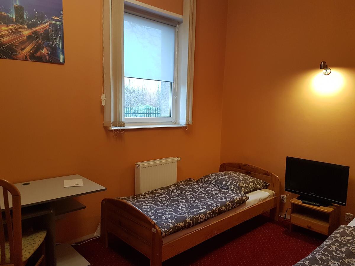 Chrobry Hotel Szprotawa ภายนอก รูปภาพ
